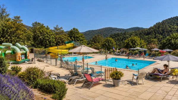 Offrez-vous un séjour agréable en camping avec piscine aux gorges du tarn