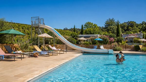Oubliez les clichés : le camping en Drôme provençale avec piscine chauffée pour des vacances familiales inoubliables