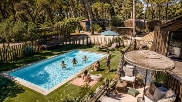 Venez découvrir les campings avec piscine insolites à Marseille