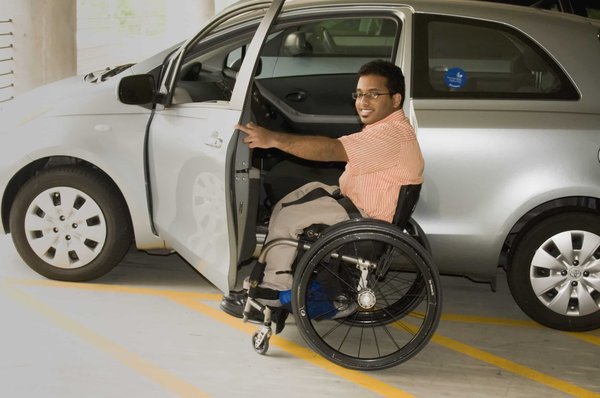 Guide complet des services pour voyageurs handicapés : Facilitez vos déplacements